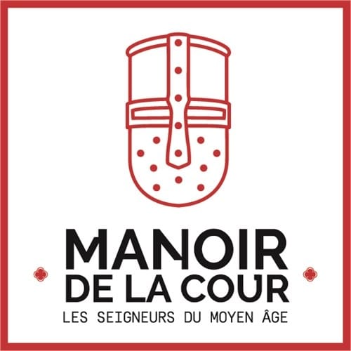 Visite virtuelle 360° du Manoir de la Cour : découvrez l'environnement médiéval reconstitué en 3D sur tablette